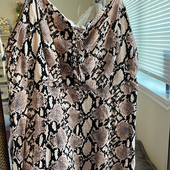 Express Midi Dress - Picture 3 of 8